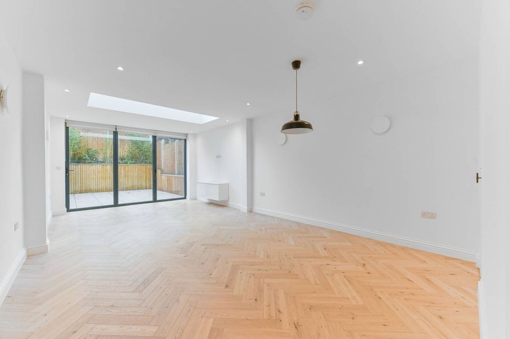 Property photo 3 of 25