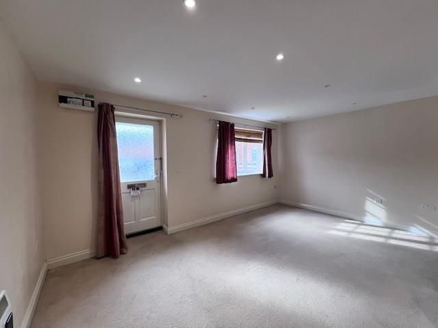 Property photo 2 of 6 9 Glover Road Lounge.Jpg