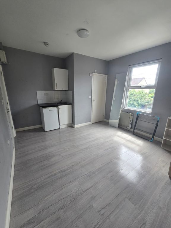 Property photo 2 of 3