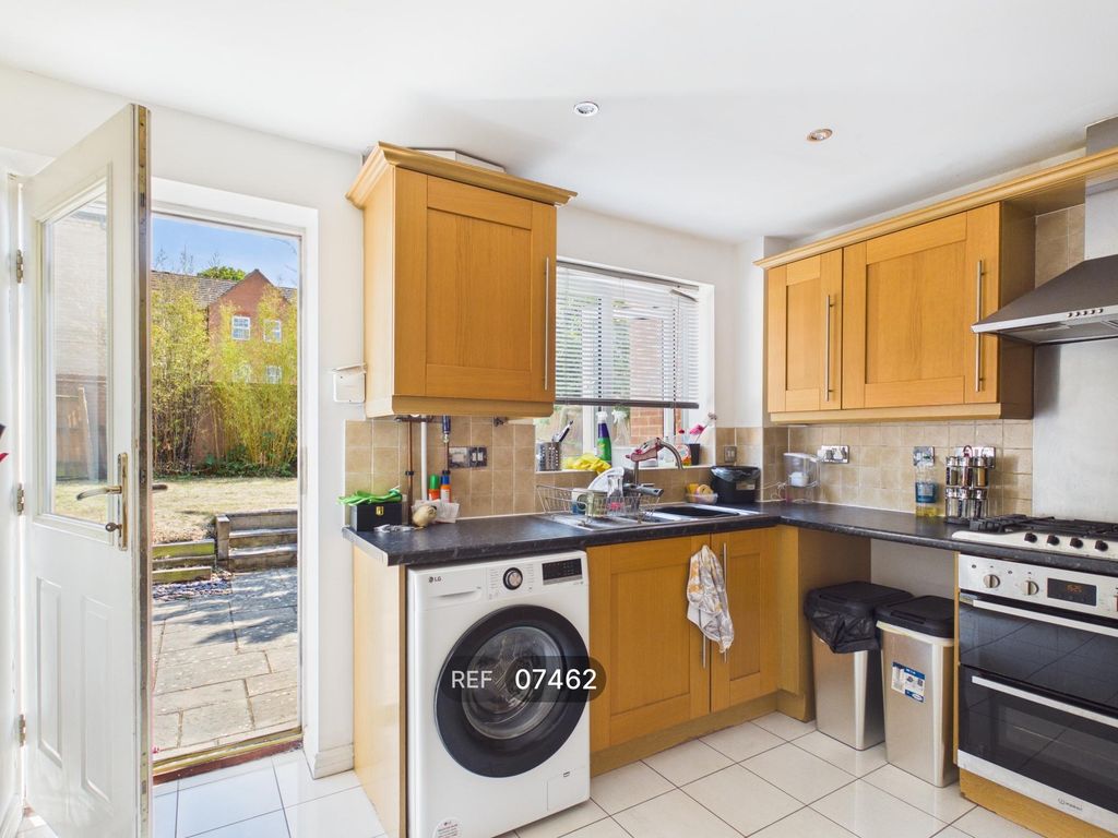 Property photo 2 of 19 Kitchen