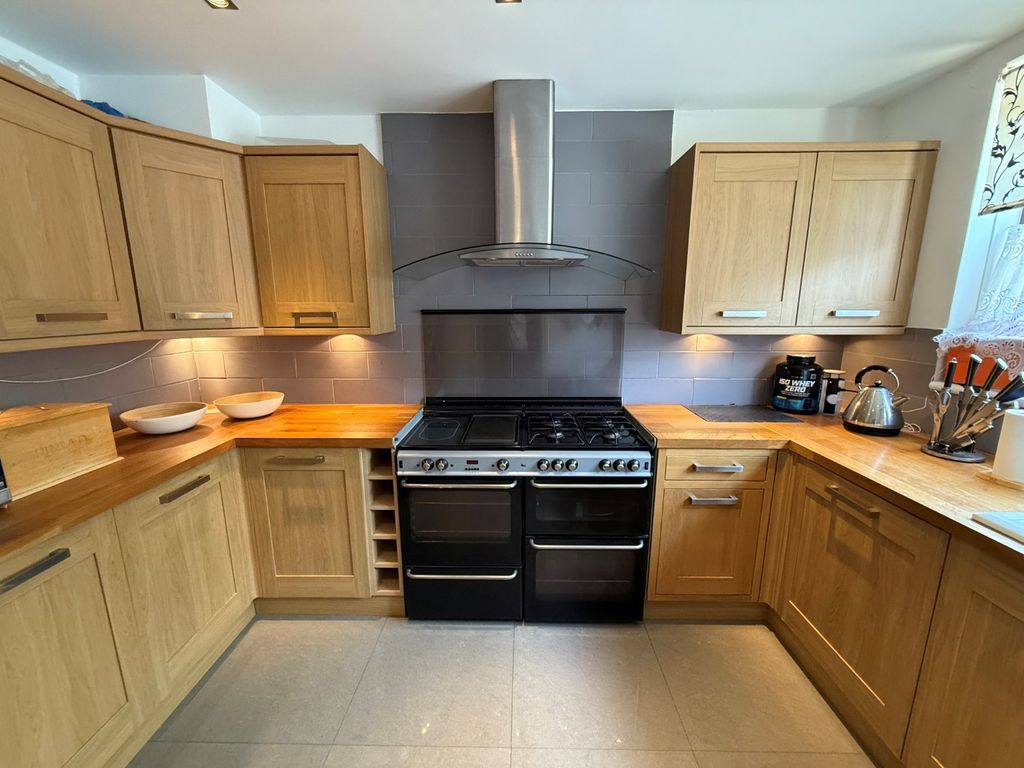 Property photo 2 of 12 4274172