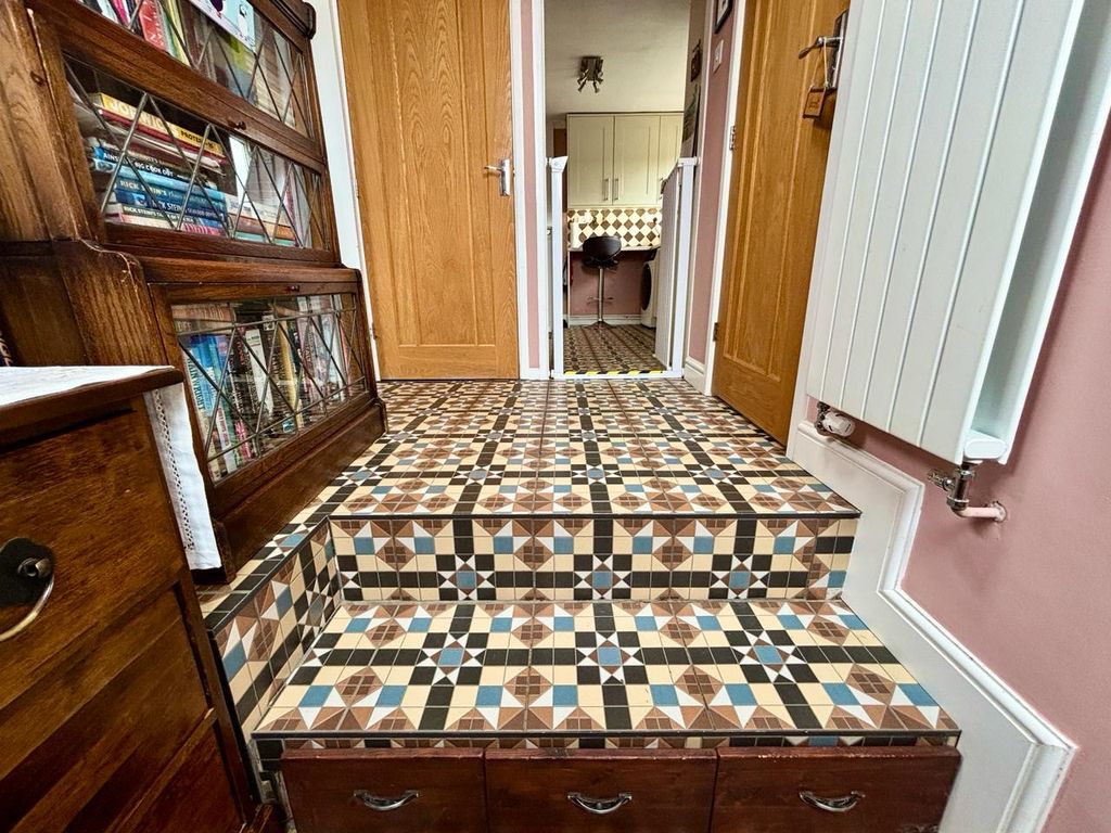 Property photo 3 of 18 Hallway
