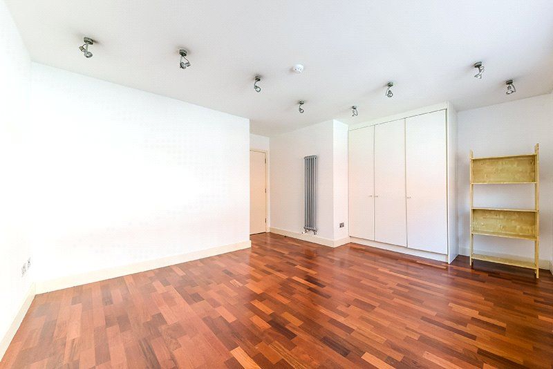 Property photo 3 of 12 Earlham Street