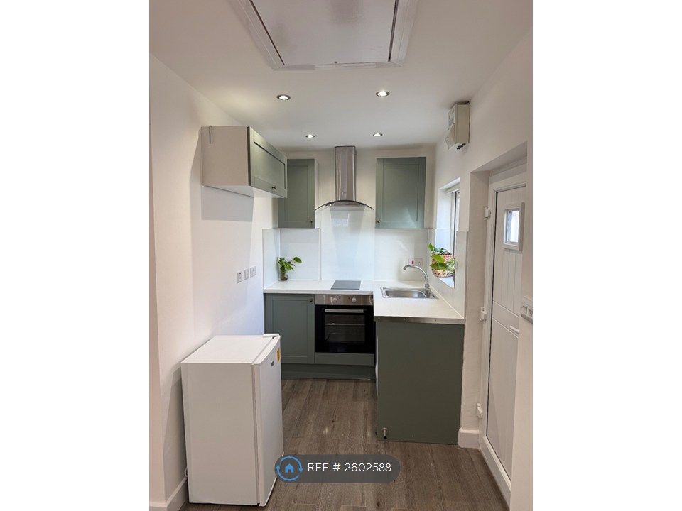 Property photo 2 of 8 Kitchen