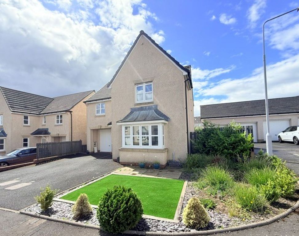 Property photo 1 of 32