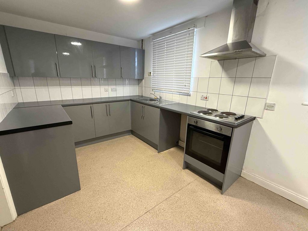 Property photo 2 of 9 Kitchen