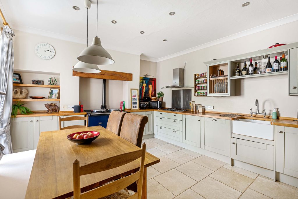 Property photo 3 of 17 82Themount14