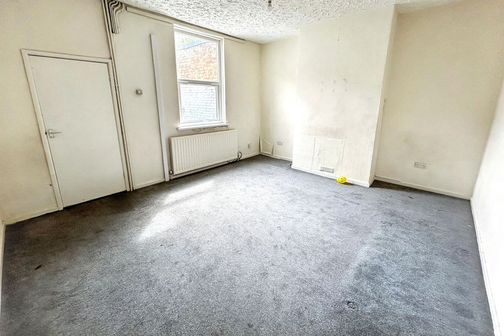 Property photo 2 of 14 5 Sandwell Street, Walsall, West Midlands, Ws1 3Dr
