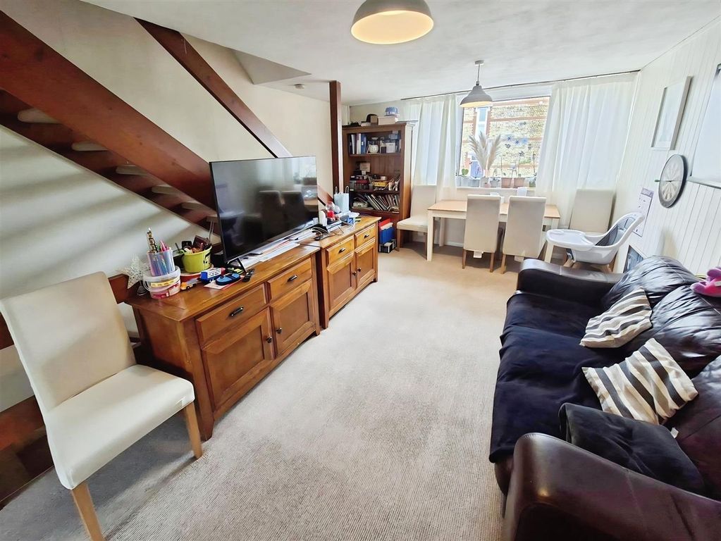 Property photo 3 of 17 Lounge/Diner