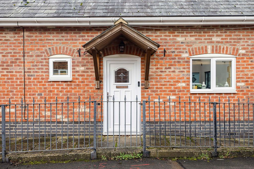 Property photo 2 of 23