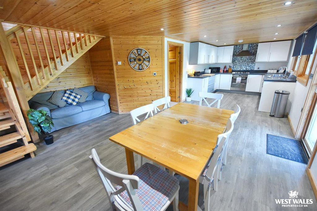 Property photo 3 of 23 19 (53).Jpg