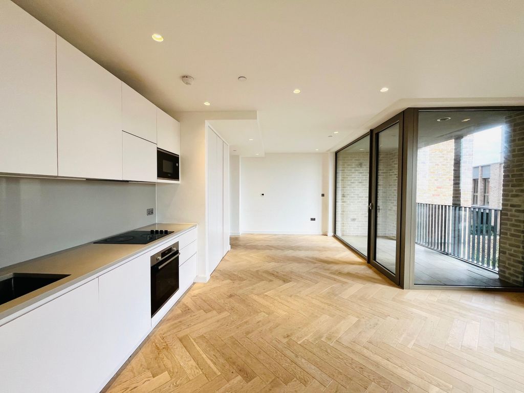 Property photo 1 of 17 Photo 4