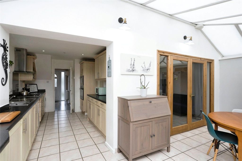 Property photo 2 of 17 Picture No. 10