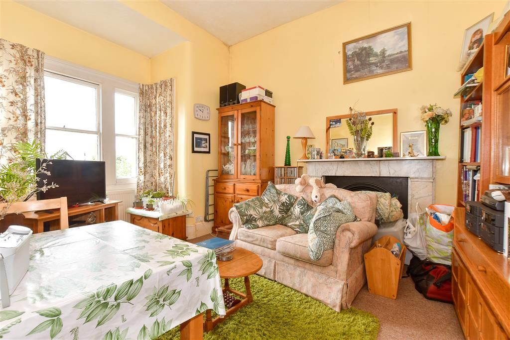 Property photo 3 of 12 Lounge