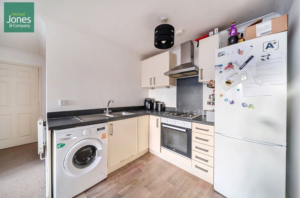 Property photo 3 of 7 Kitchen