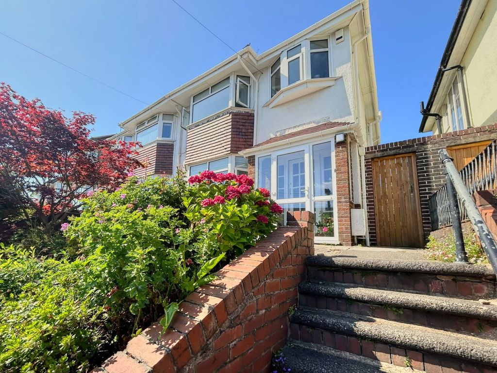 Property photo 2 of 40