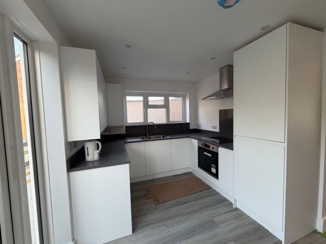 Property photo 2 of 8 Kitchen