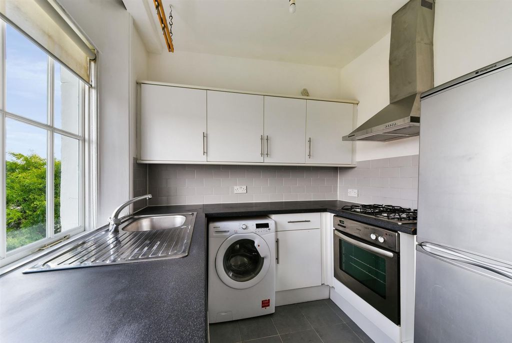Property photo 2 of 9 Kitchen