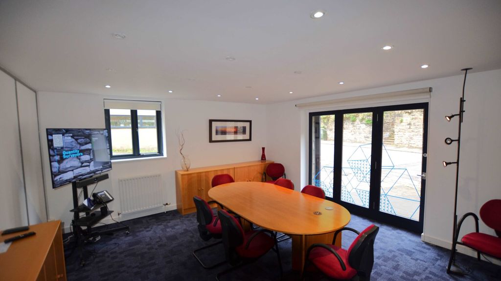 Property photo 3 of 7 Allied-Surveyors-Scotland-126-1-Calton Road-Office