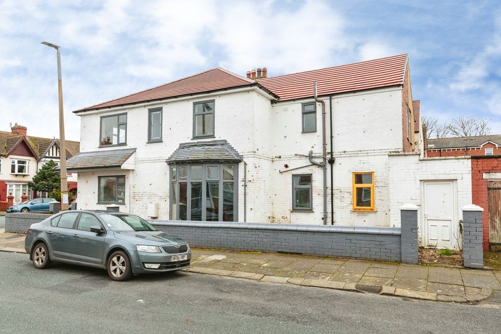 Property photo 2 of 24 Pbox-Img.Jpg