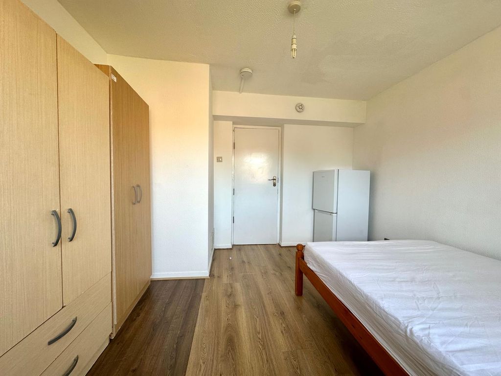 Property photo 1 of 6 Room