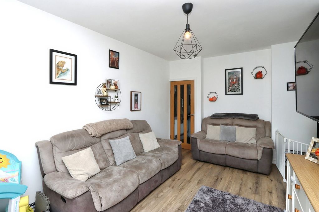 Property photo 3 of 17 Photo