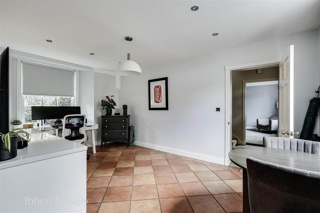 Property photo 3 of 17 10 Dining Room.Jpg