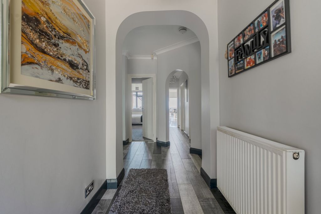 Property photo 3 of 39