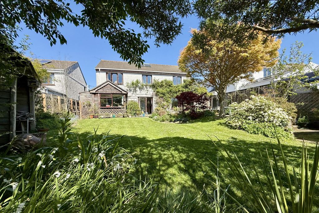 Property photo 1 of 28