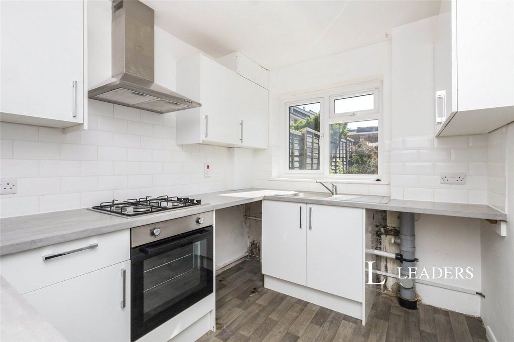 Property photo 2 of 10 Kitchen
