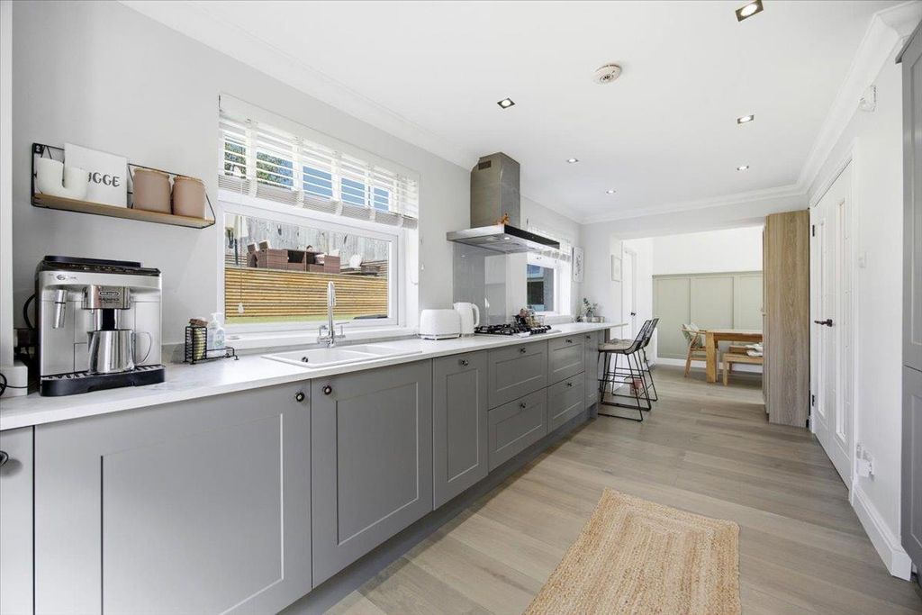 Property photo 3 of 30 14-34_Newton_Road_Lenzie_014.Jpg