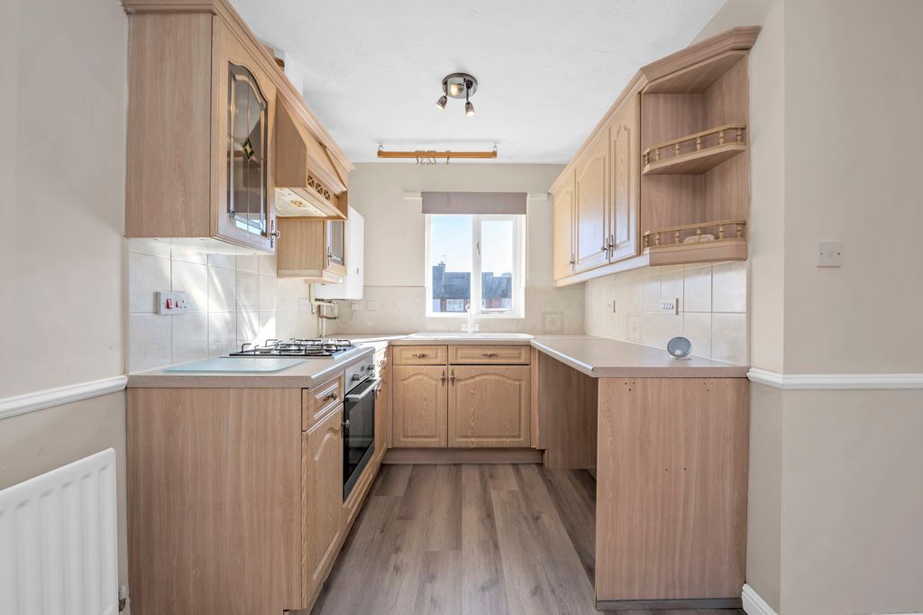 Property photo 3 of 12 Kitchen