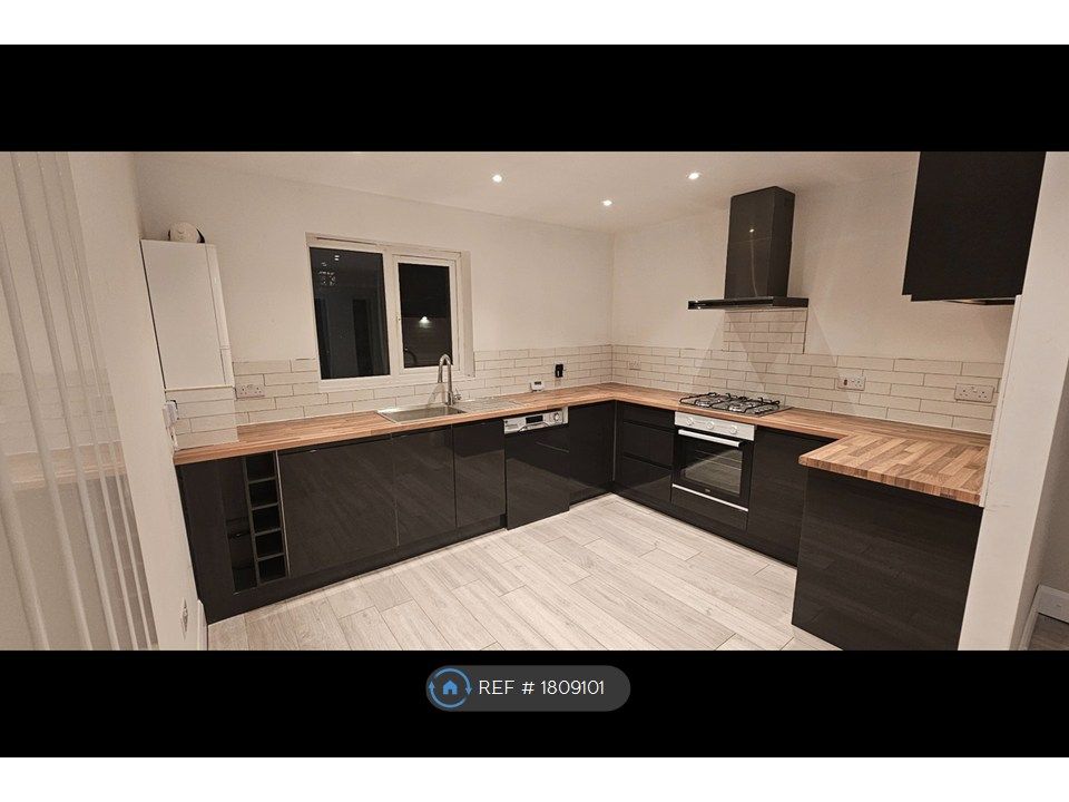 Property photo 2 of 18 Kitchen