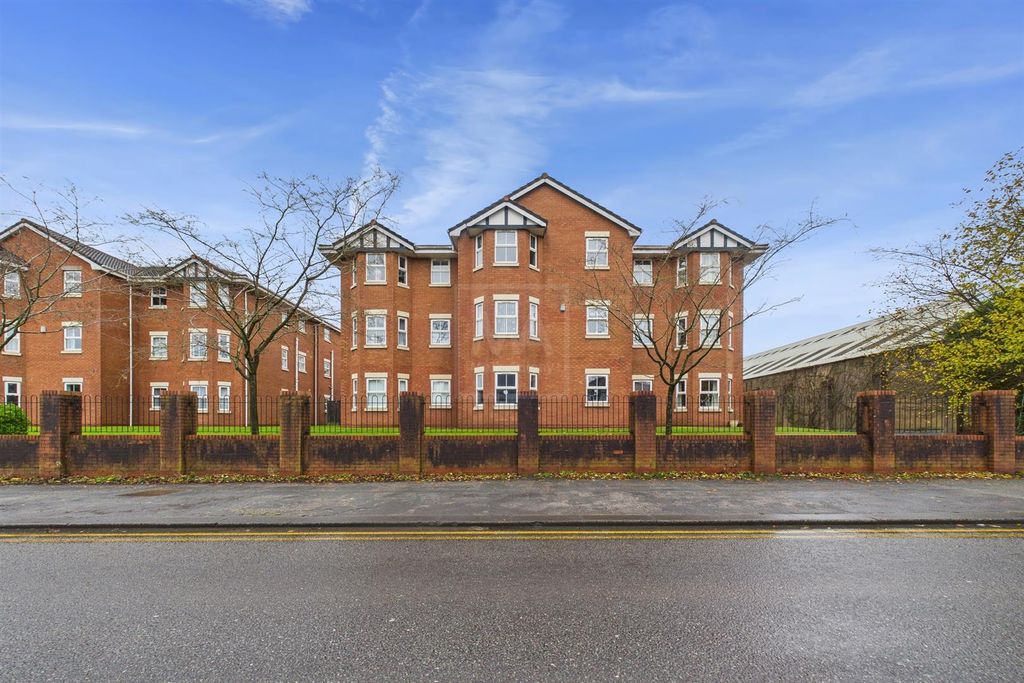 Property photo 1 of 7 External