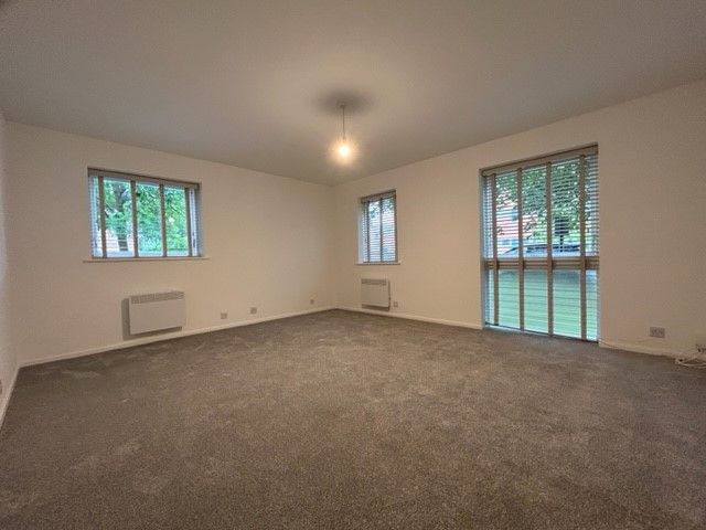Property photo 1 of 10 Lounge