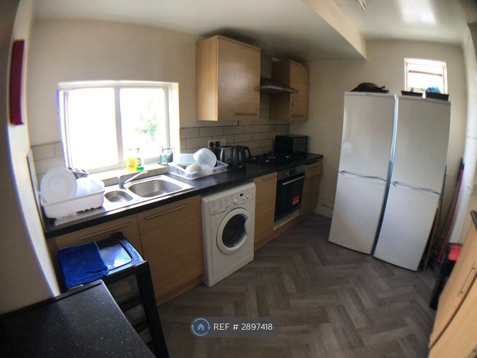 Property photo 1 of 9 Kitchen
