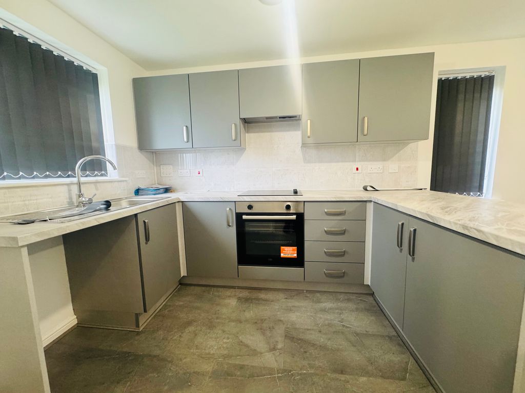 Property photo 3 of 12 Kitchen