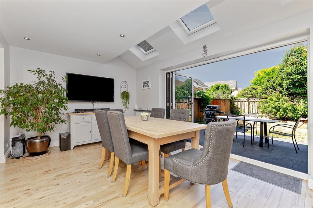 Property photo 3 of 21 18Princessdianadrive-34.Jpg