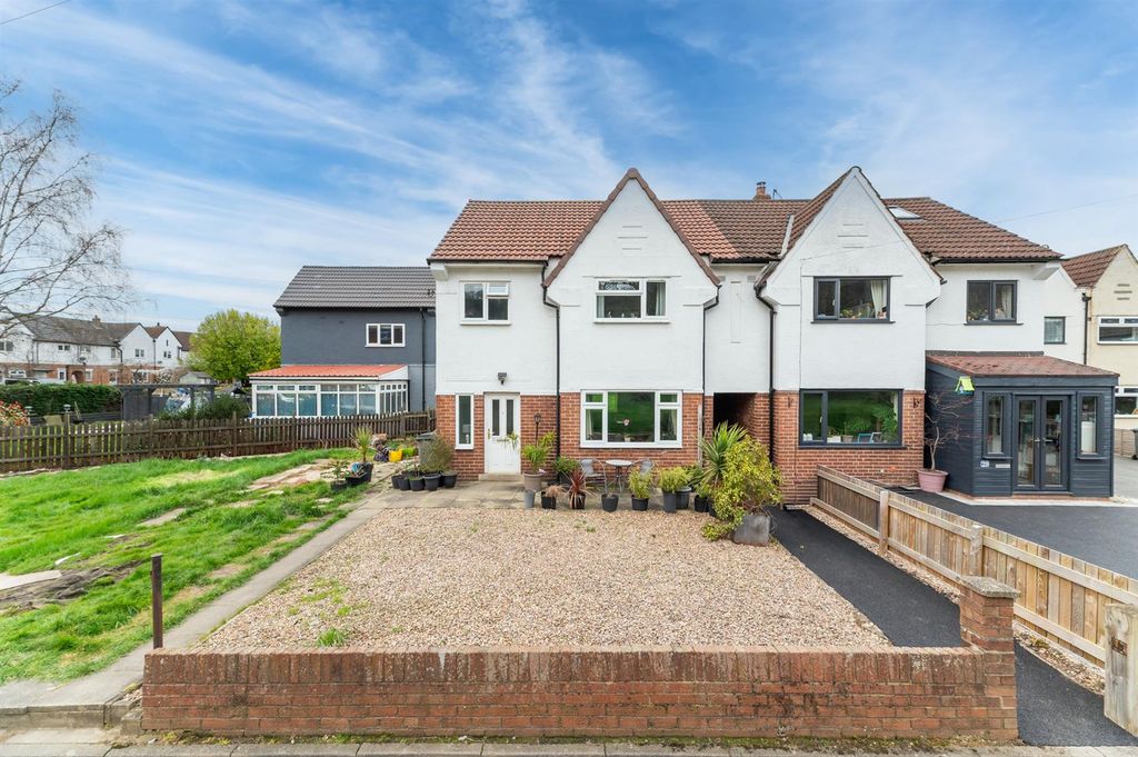 Property photo 1 of 20 Kineholme Drive