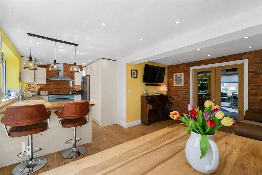 Property photo 1 of 60 1.