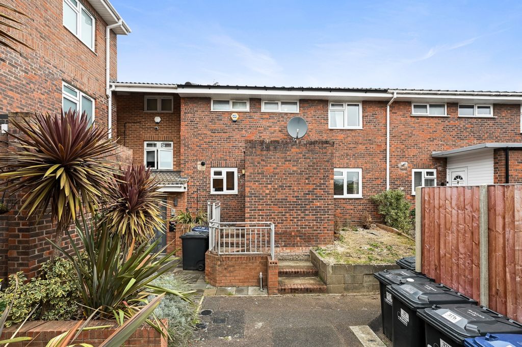 Property photo 1 of 12 Ewemove - 38 Blenheim Road - 36 (1)