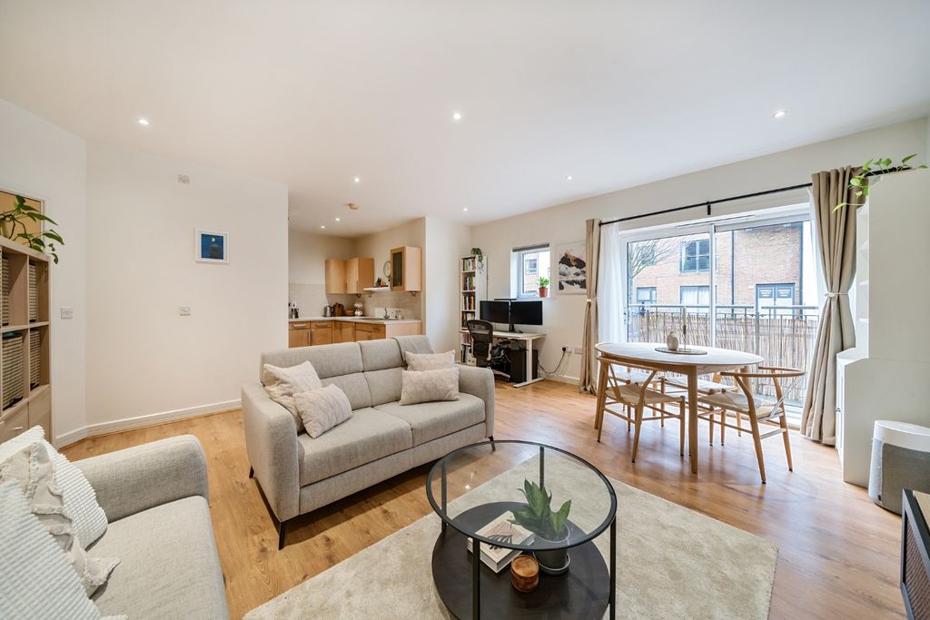 Property photo 2 of 11 3830964
