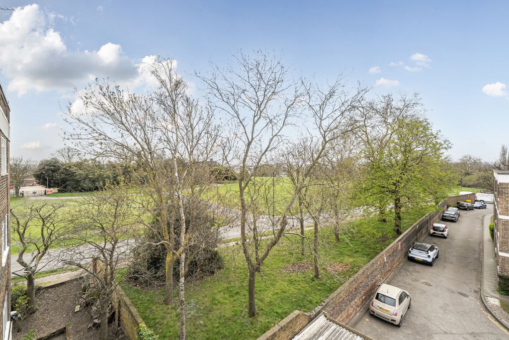 Property photo 3 of 18 1434757-11-69c653...