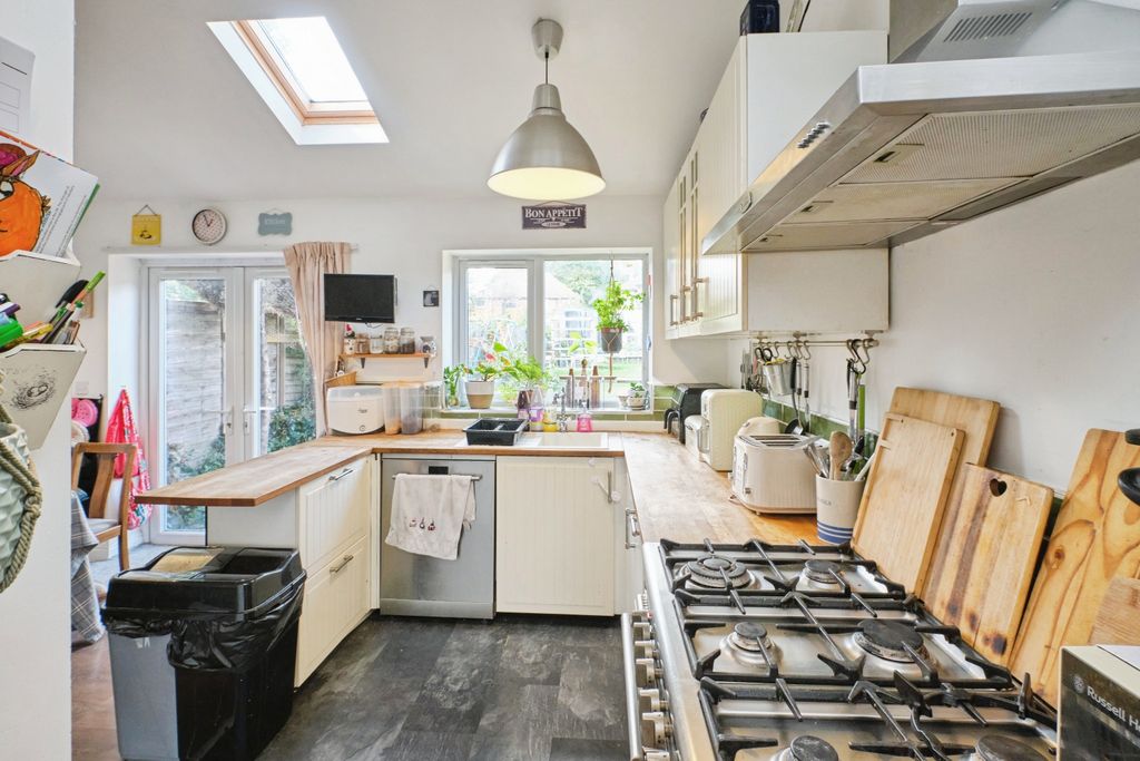 Property photo 3 of 20 60Hollydalerd-16672