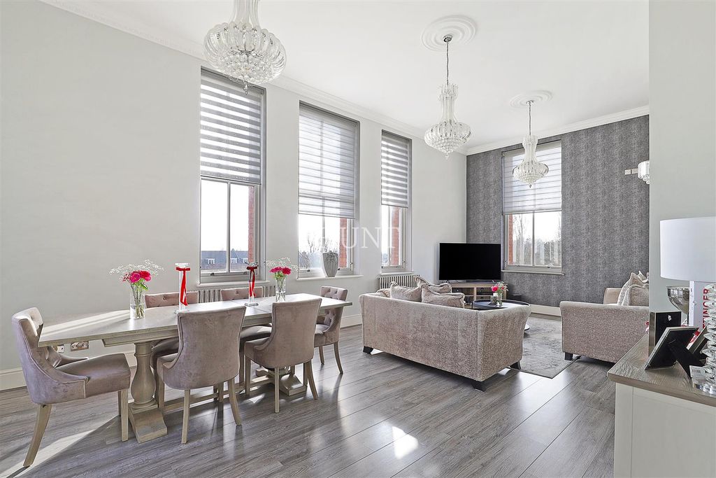 Property photo 1 of 31