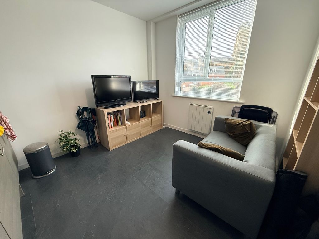 Property photo 3 of 8 Lounge Area