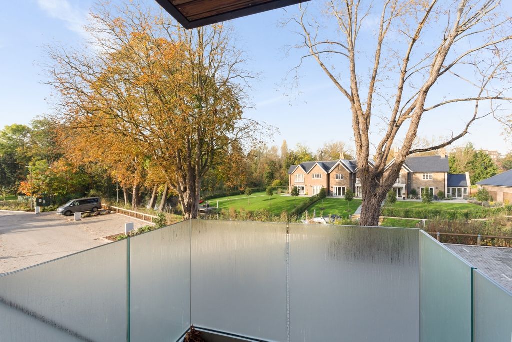 Property photo 2 of 19 15 Jubilee Mill F...