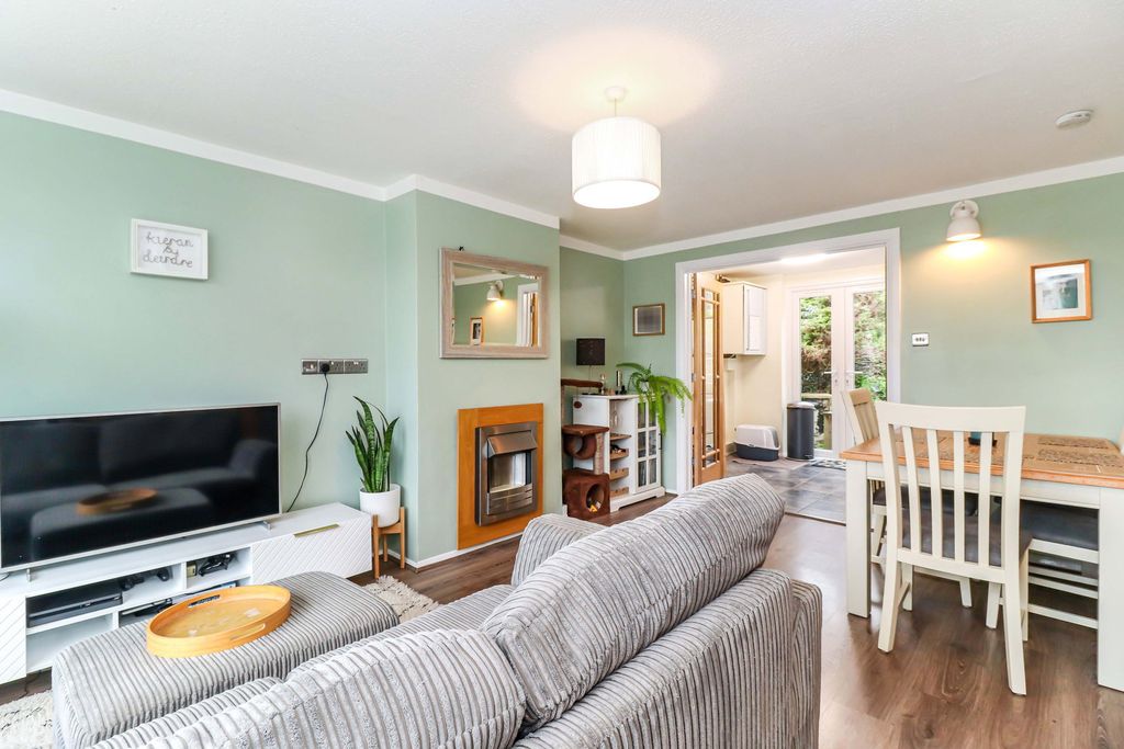 Property photo 2 of 27