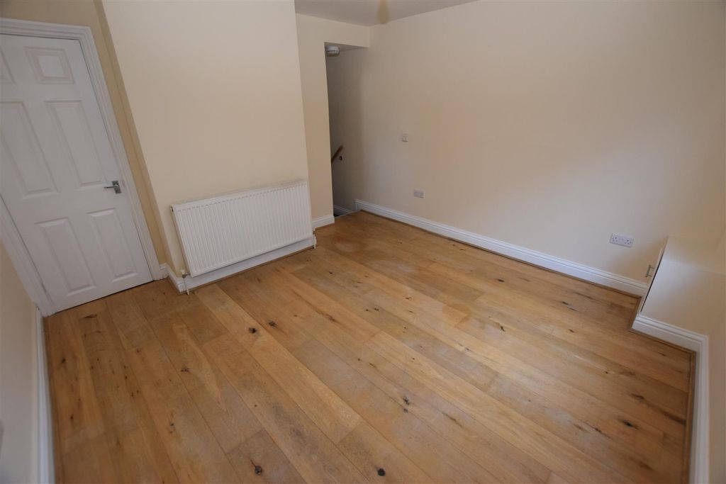 Property photo 3 of 13 Living Toom