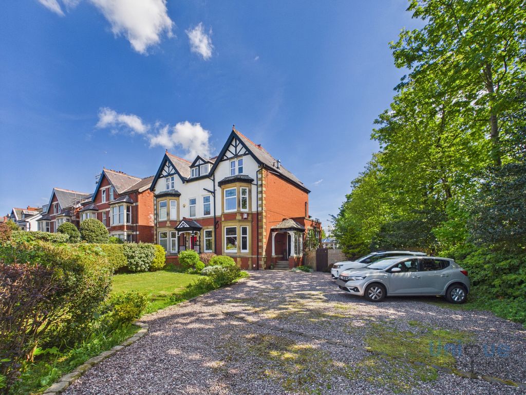 Property photo 1 of 42